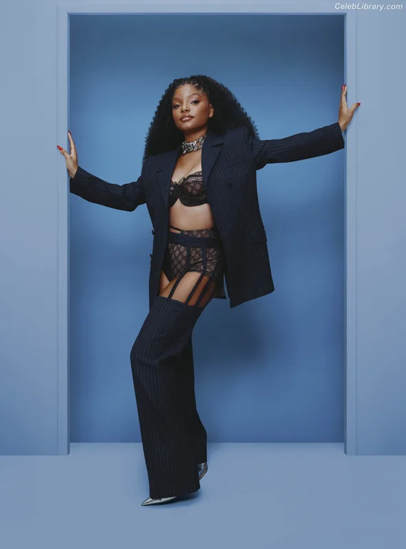 Halle Bailey photo 4 of 713