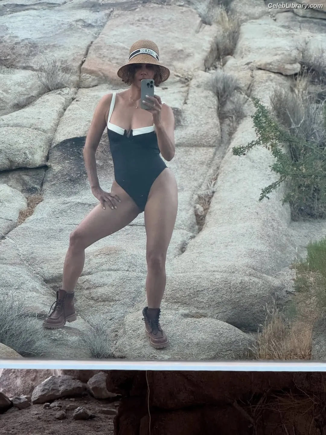 Halle Berry photo 3 of 334