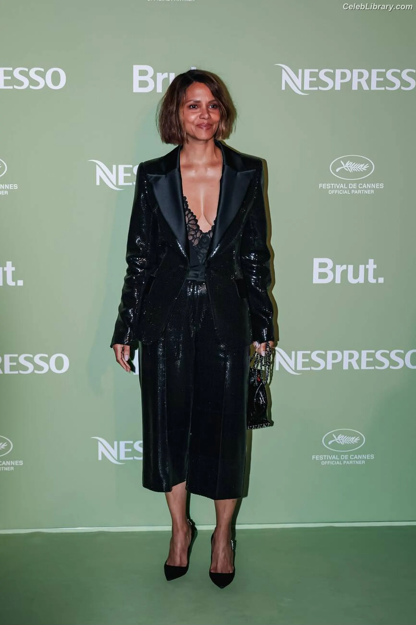 Halle Berry photo 13 of 334