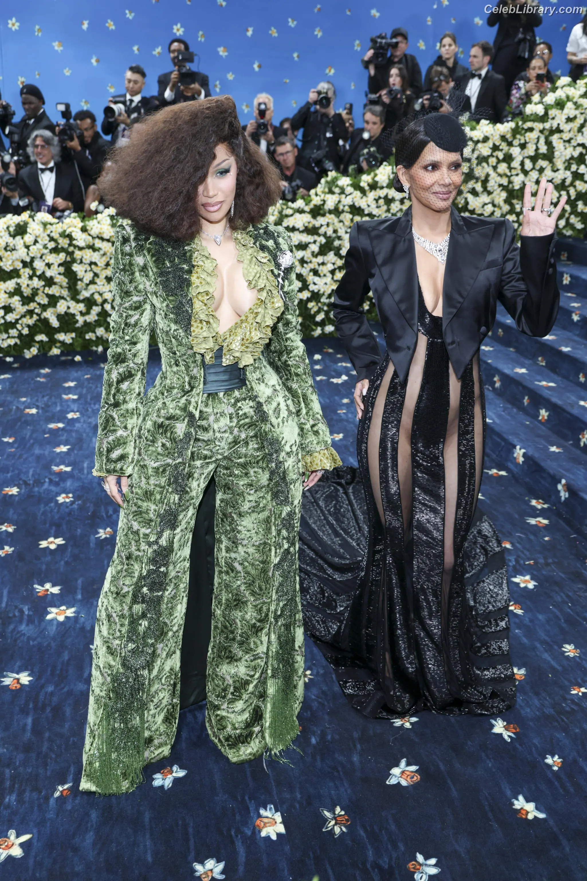 Halle Berry photo 18 of 334
