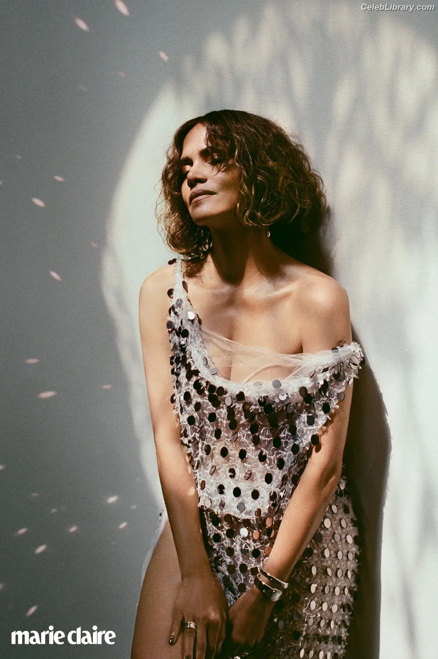 Halle Berry photo 22 of 334