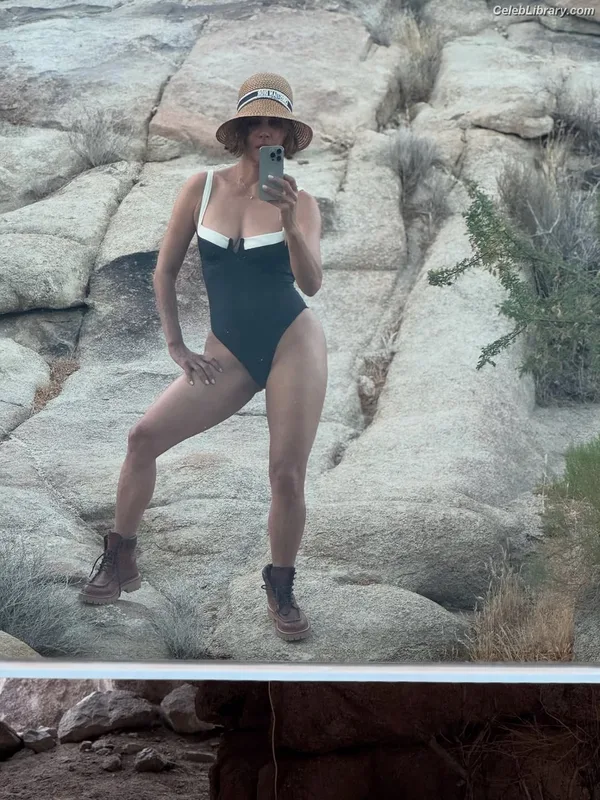 Halle Berry photo 3 of 335
