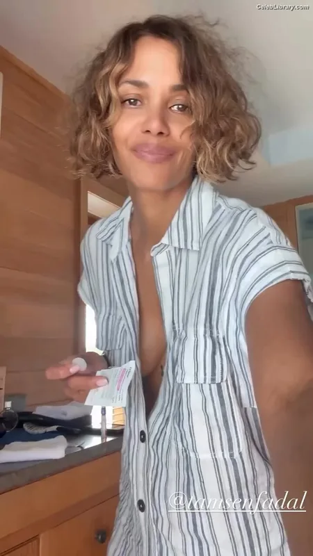 Halle Berry photo 5 of 335