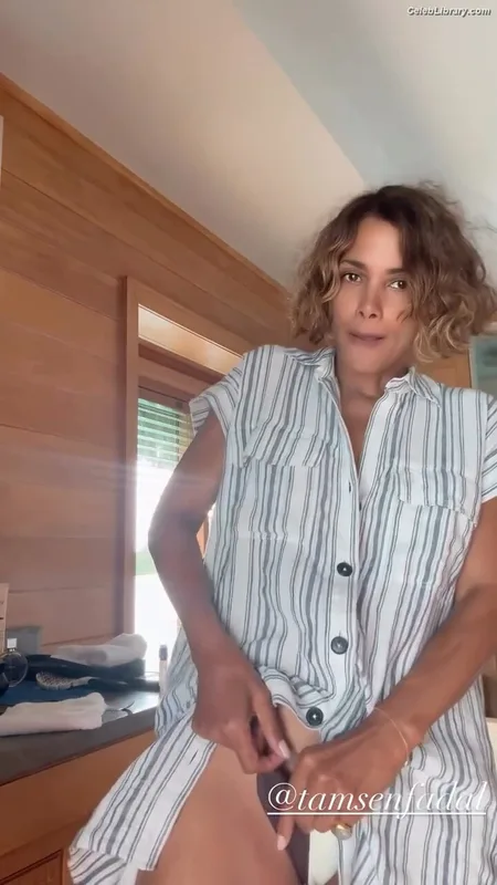 Halle Berry photo 8 of 335