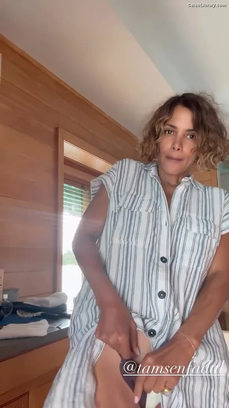 Halle Berry photo 9 of 335