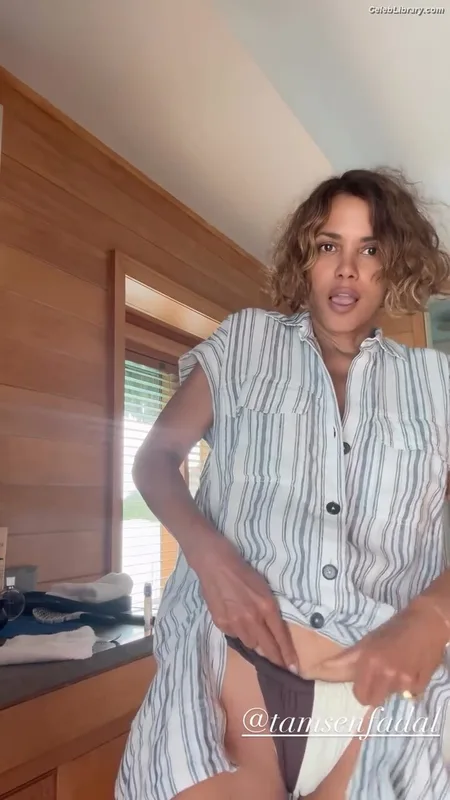 Halle Berry photo 12 of 335