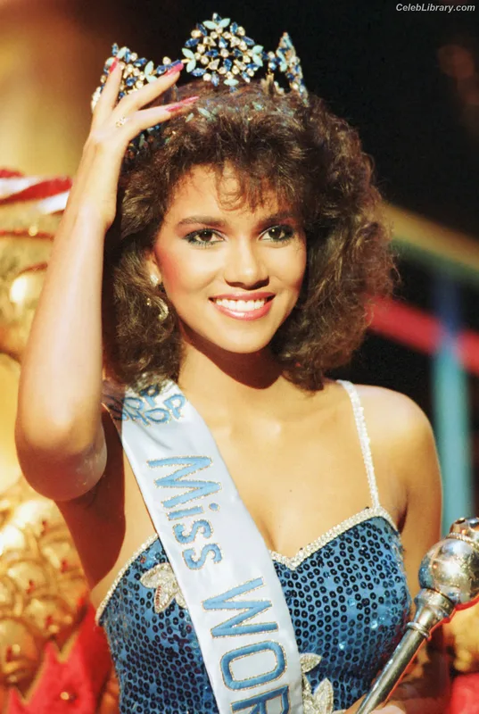 Halle Berry photo 16 of 335