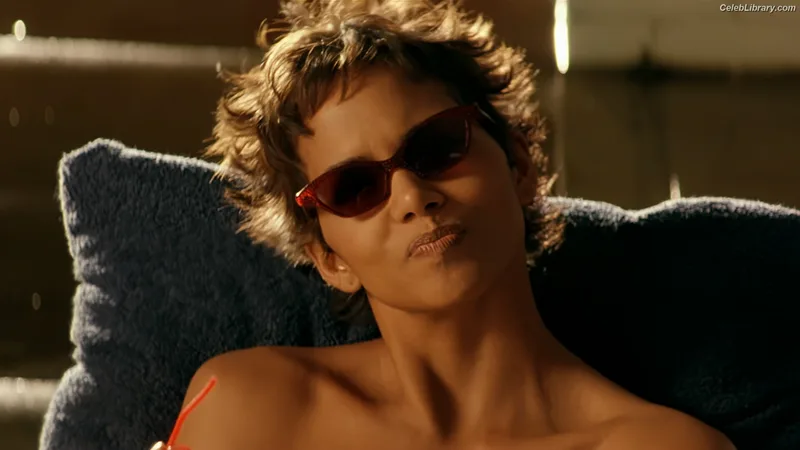 Halle Berry photo 11 of 335
