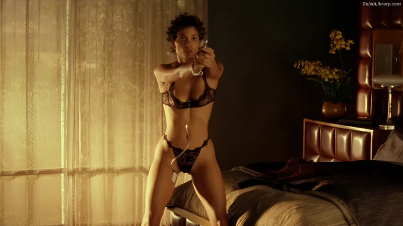Halle Berry photo 14 of 335