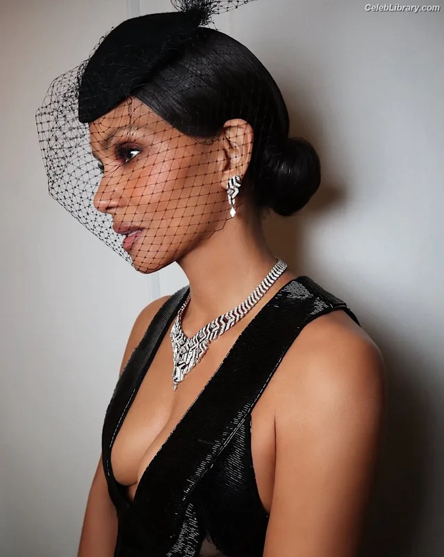 Halle Berry photo 16 of 335