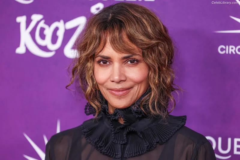 Halle Berry photo 5 of 335