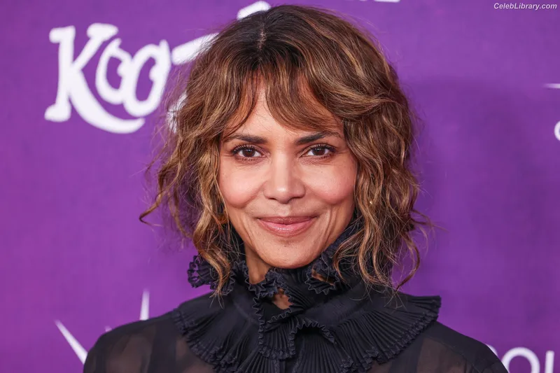 Halle Berry photo 7 of 335