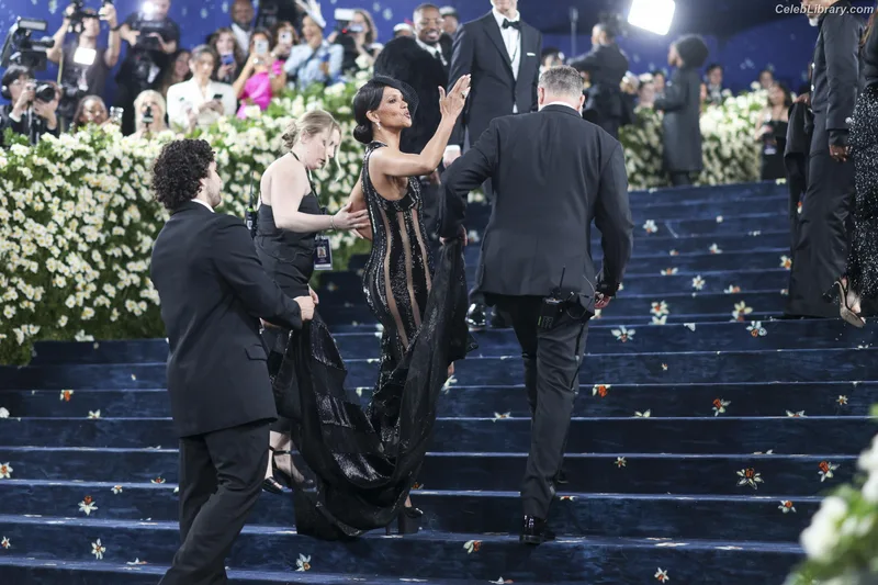 Halle Berry photo 10 of 335