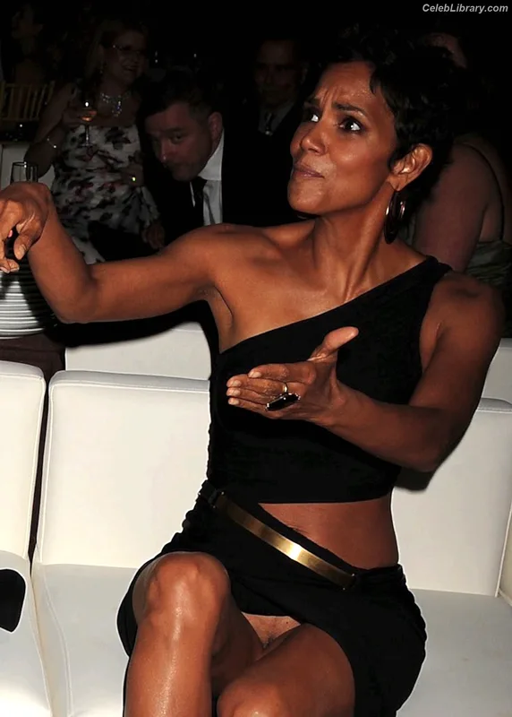Halle Berry photo 5 of 335