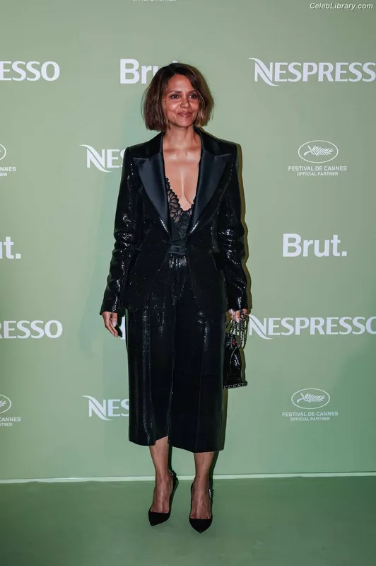 Halle Berry photo 13 of 335