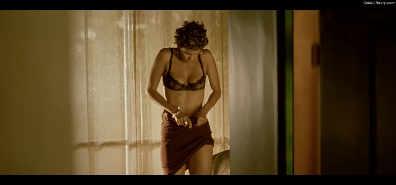 Halle Berry photo 11 of 335