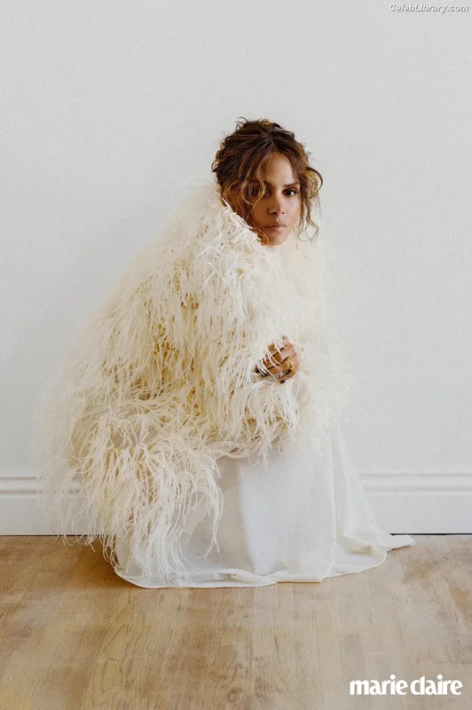 Halle Berry photo 23 of 335