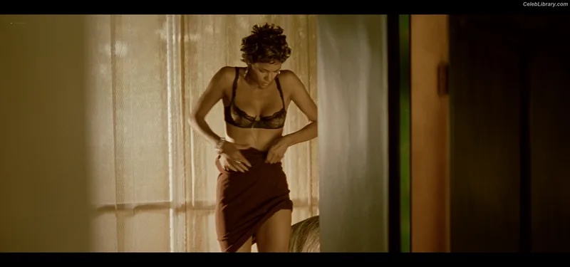 Halle Berry photo 24 of 335