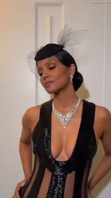 Halle Berry photo 5 of 335