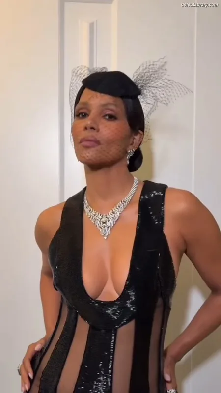 Halle Berry photo 8 of 335