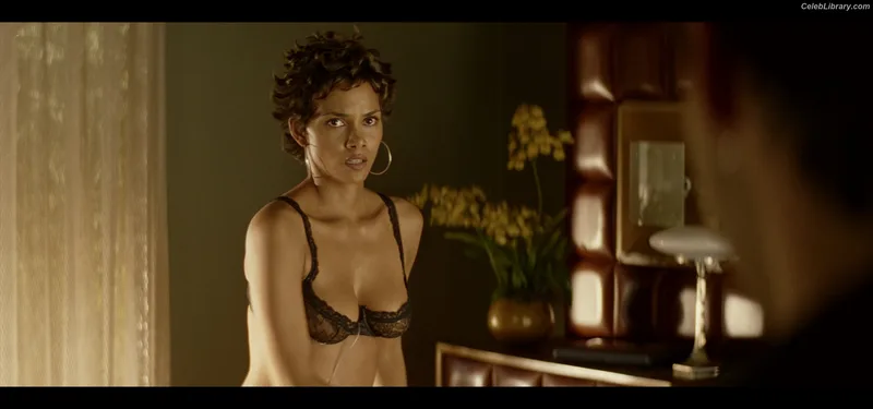 Halle Berry photo 10 of 335