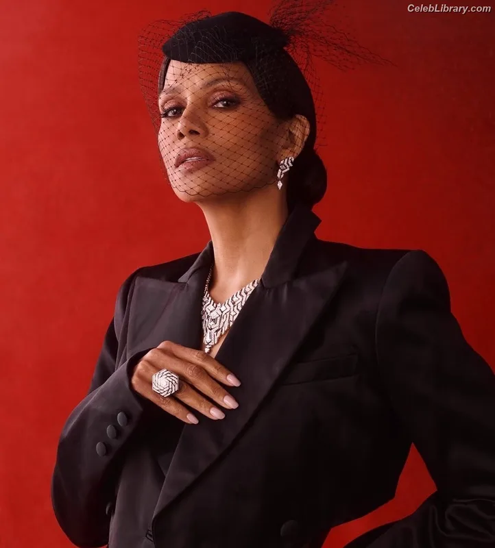 Halle Berry photo 12 of 335