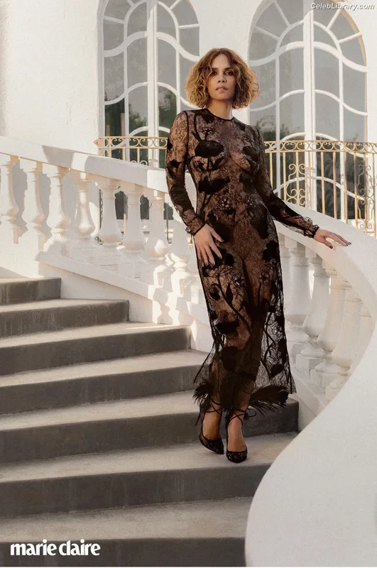 Halle Berry photo 20 of 335
