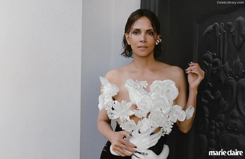 Halle Berry photo 21 of 335