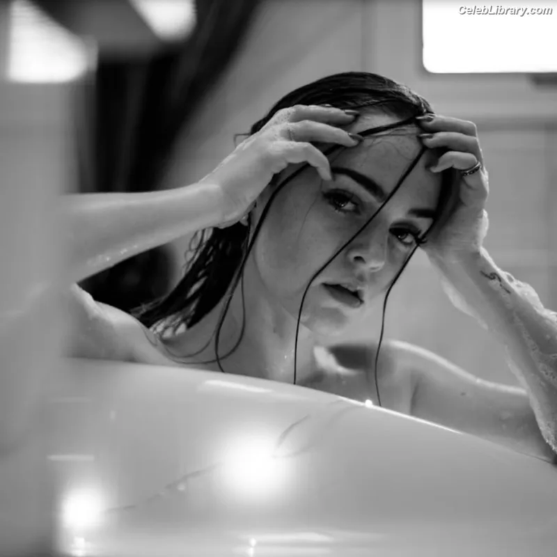 Hallea Jones photo 1 of 57
