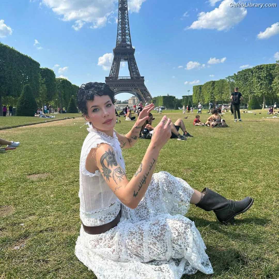 Halsey photo 16 of 1181