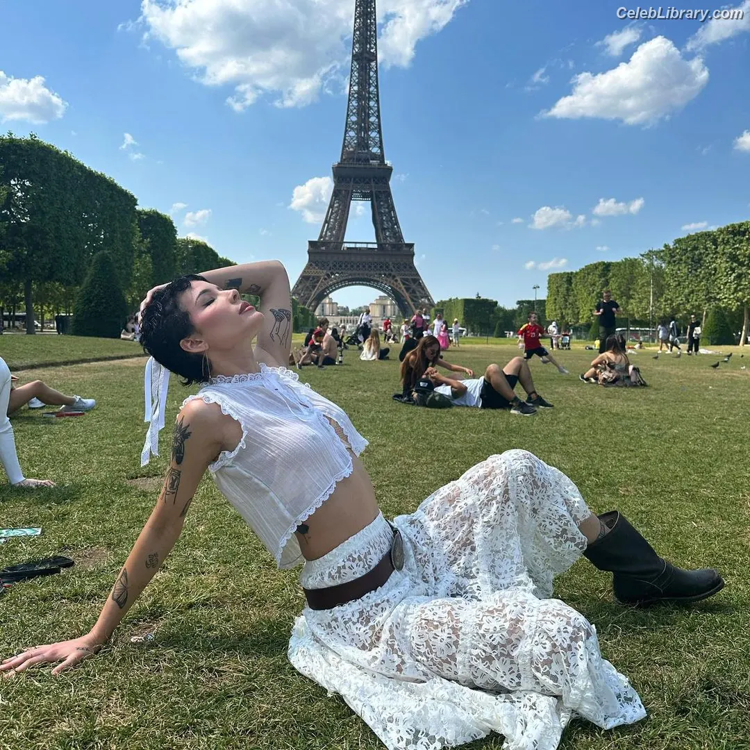 Halsey photo 18 of 1181