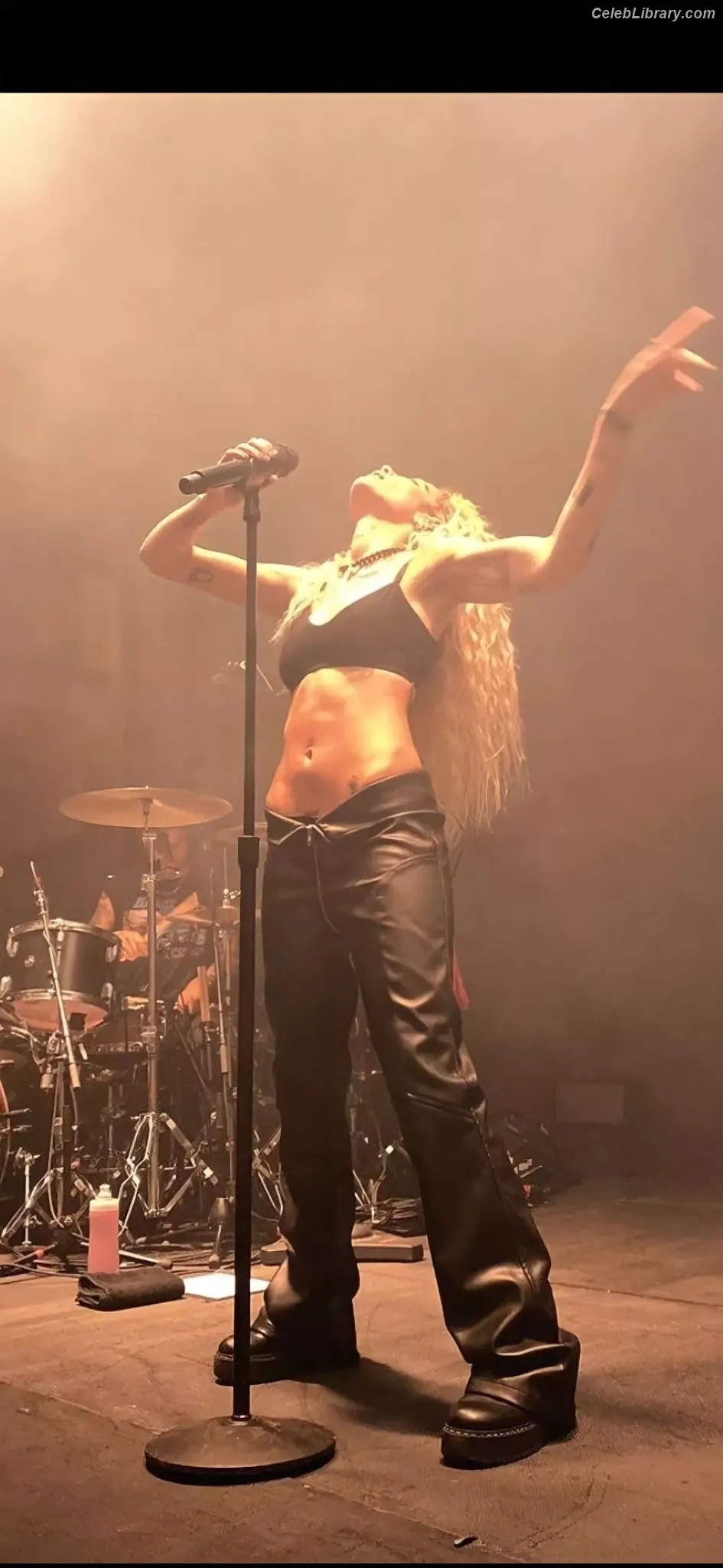 Halsey photo 8 of 1181
