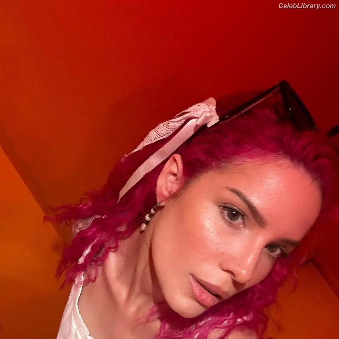 Halsey photo 21 of 1181