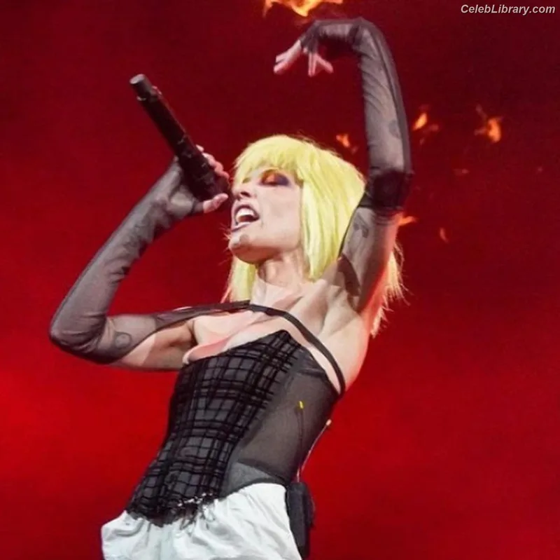 Halsey photo 1 of 1182