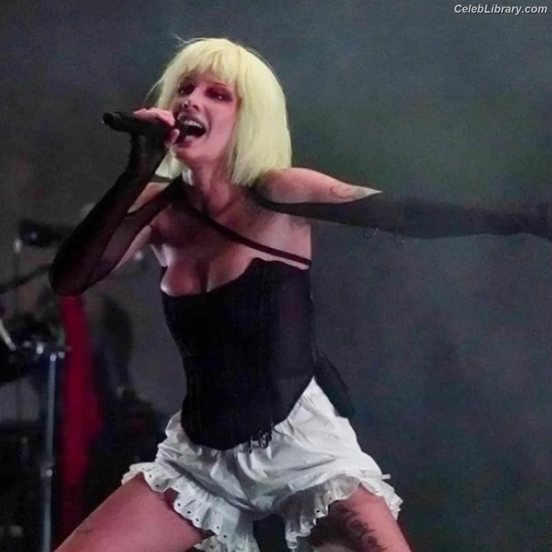Halsey photo 4 of 1182