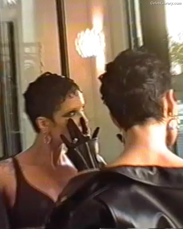 Halsey photo 20 of 1182
