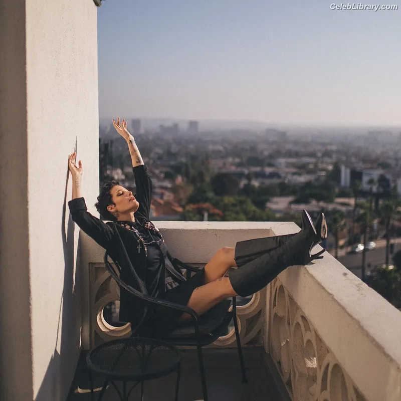 Halsey photo 10 of 1182
