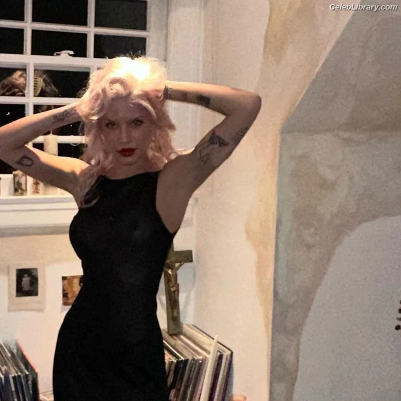 Halsey photo 16 of 1182