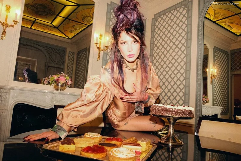 Halsey photo 12 of 1182