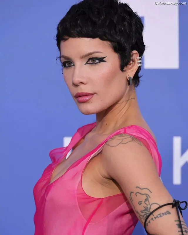 Halsey photo 10 of 1182
