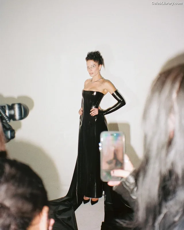 Halsey photo 3 of 1182