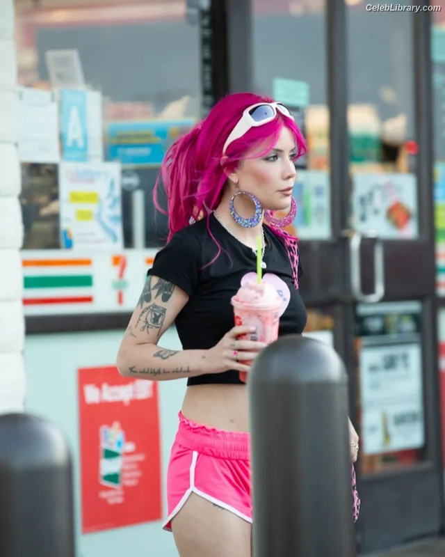 Halsey photo 2 of 1182