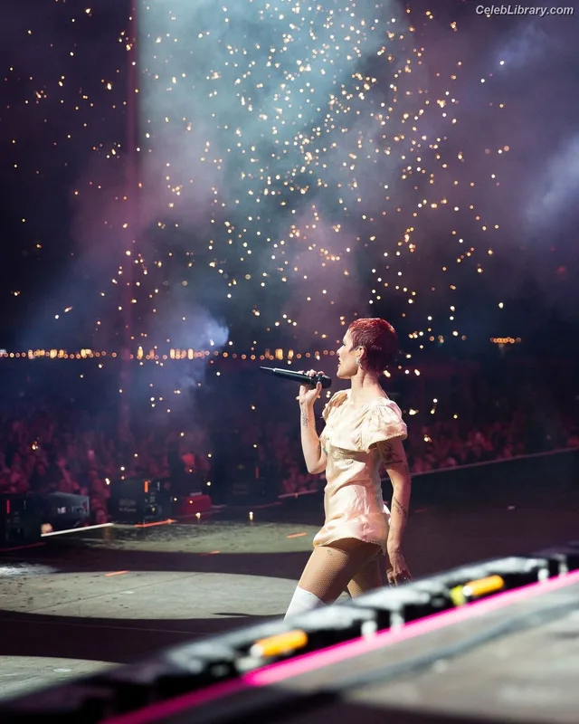Halsey photo 9 of 1182