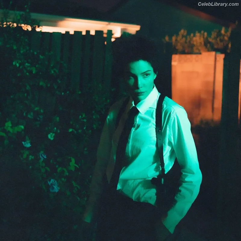 Halsey photo 2 of 1182