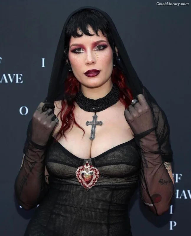 Halsey photo 2 of 1182