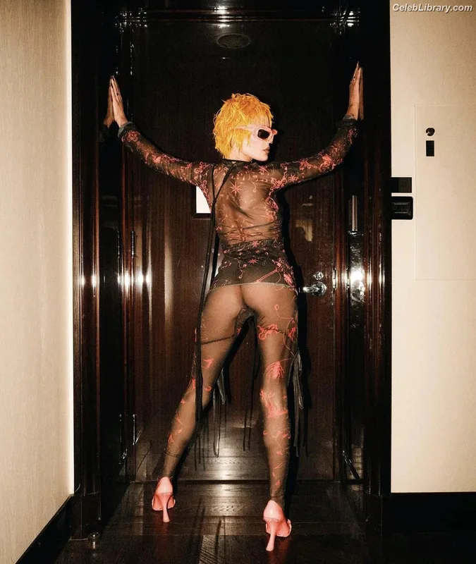 Halsey photo 12 of 1182