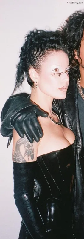 Halsey photo 1 of 1182