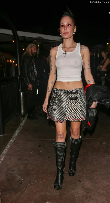 Halsey photo 3 of 1182