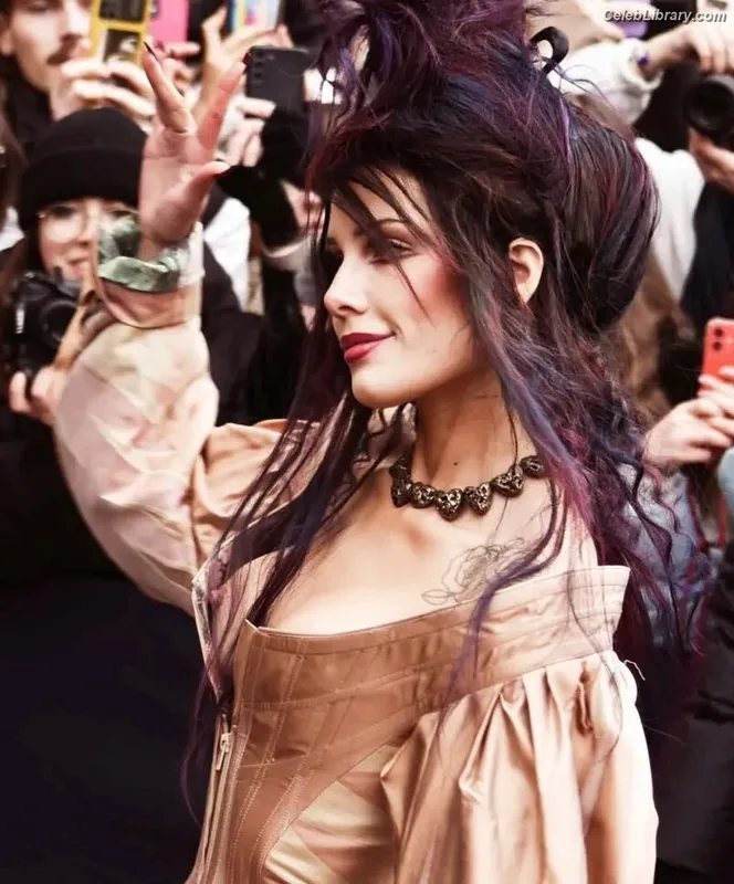 Halsey photo 11 of 1182