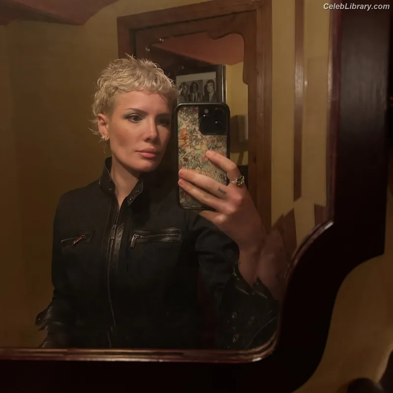 Halsey photo 20 of 1182
